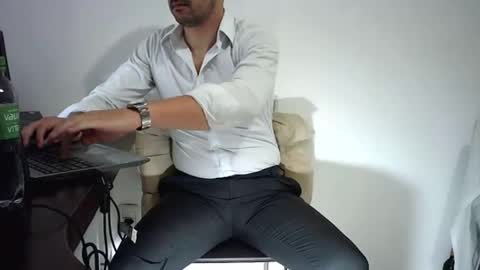 Snapshot of rafaelssk chatting on March 10, 9:36 am elenacam online show from March 10, 9:36 am