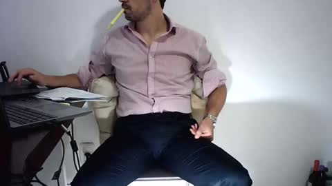 Snapshot of rafaelssk chatting on March 20, 9:25 am elenacam online show from March 20, 9:25 am