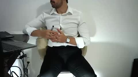 Snapshot of rafaelssk chatting on April 1, 9:21 am elenacam online show from April 1, 9:21 am