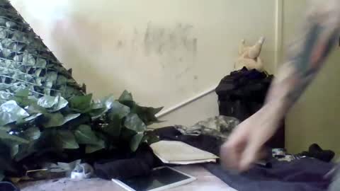 Snapshot of ragingzef69 chatting on March 6, 4:30 am Bigthickdickinvic online show from March 6, 4:30 am