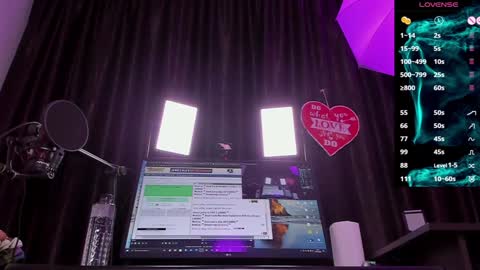 Snapshot of raissa_sky26 chatting on January 8, 2:35 am Laura online show from January 8, 2:35 am