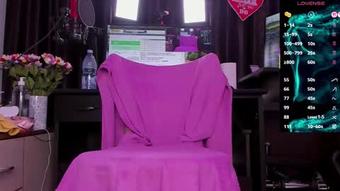 Snapshot of raissa_sky26 chatting on October 1, 2:39 am Laura online show from October 1, 2:39 am