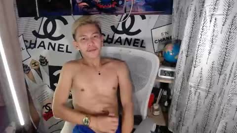 Snapshot of ralfhuge24 chatting on April 22, 9:49 pm ralfhuge24 online show from April 22, 9:49 pm