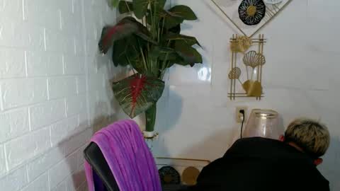 Snapshot of ralfhuge24 chatting on April 29, 8:07 am ralfhuge24 online show from April 29, 8:07 am