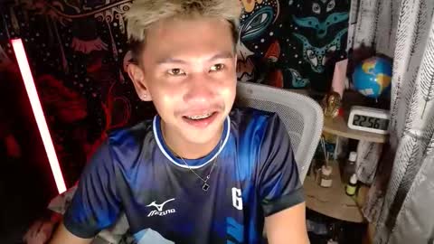 Snapshot of ralfhuge24 chatting on May 11, 2:45 pm ralfhuge24 online show from May 11, 2:45 pm