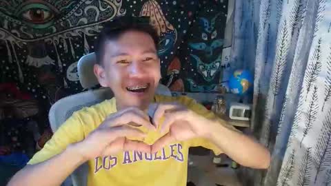 Snapshot of ralfhuge24 chatting on May 18, 12:18 am ralfhuge24 online show from May 18, 12:18 am