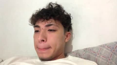 Snapshot of ramiroo2312 chatting on February 26, 10:31 pm ramiroo2312 online show from February 26, 10:31 pm