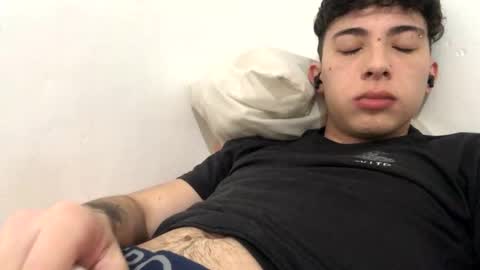 Snapshot of ramiroo2312 chatting on November 14, 1:48 am ramiroo2312 online show from November 14, 1:48 am