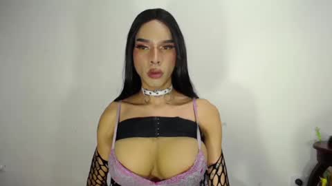 RamonaSmit online show from December 3, 9:45 pm