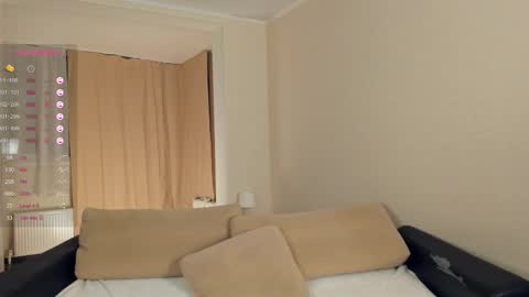 Snapshot of randichaplin chatting on February 23, 2:40 am Vilda online show from February 23, 2:40 am