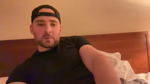 Snapshot of randomdude5950 chatting on March 7, 2:46 am randomdude5950 online show from March 7, 2:46 am