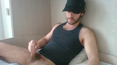 Snapshot of randomguy_42 chatting on May 10, 11:04 am randomguy_42 online show from May 10, 11:04 am