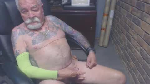 randyrodluvs69 online show from October 22, 12:22 am