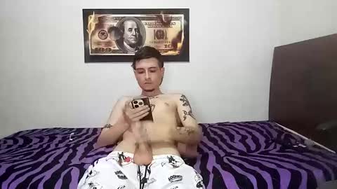 Snapshot of rangel_sex chatting on May 2, 11:43 pm Rangel and Lola online show from May 2, 11:43 pm