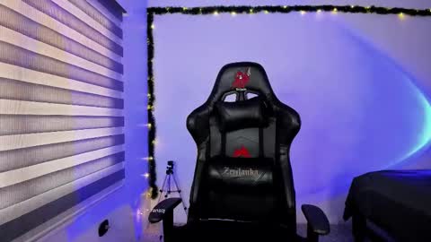 Snapshot of ransoj chatting on February 12, 4:24 pm Jonas online show from February 12, 4:24 pm