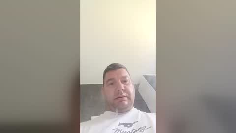 Snapshot of raoul_adi chatting on August 3, 10:21 am raoul_adi online show from August 3, 10:21 am