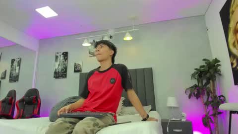 Raphael Nyon online show from March 3, 3:23 am