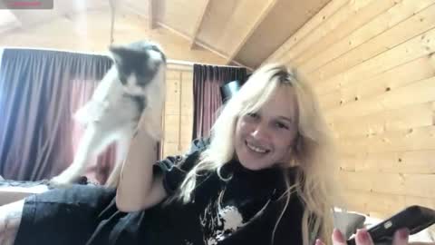 Snapshot of rapunzel_cute chatting on September 26, 1:37 pm Rapunzel online show from September 26, 1:37 pm