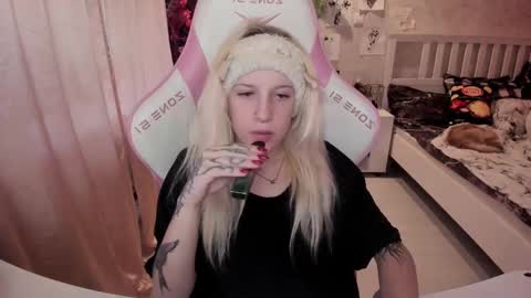 Snapshot of rapunzel_cute chatting on October 28, 1:25 pm Rapunzel online show from October 28, 1:25 pm