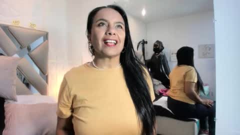 Raquel Moore  online show from November 7, 11:54 am