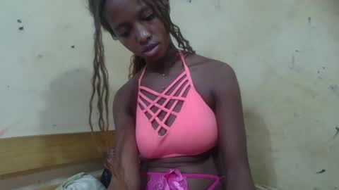Snapshot of rasoanirinaa chatting on May 12, 4:09 am rasoanirinaa online show from May 12, 4:09 am