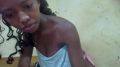 Snapshot of rasoanirinaa chatting on May 27, 4:53 am rasoanirinaa online show from May 27, 4:53 am