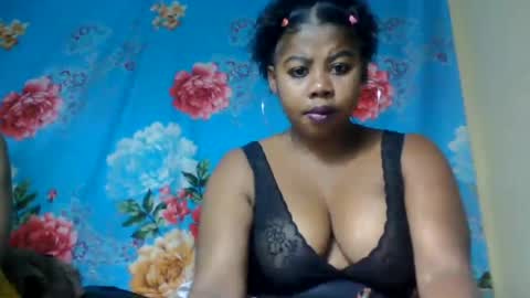 Snapshot of rasoavelo chatting on July 25, 9:07 am rasoavelo online show from July 25, 9:07 am