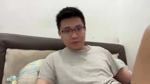 Snapshot of ratedepic17 chatting on December 28, 8:25 pm randomnaut online show from December 28, 8:25 pm