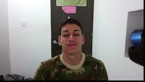 Snapshot of raul240335 chatting on May 5, 1:24 am Raul online show from May 5, 1:24 am