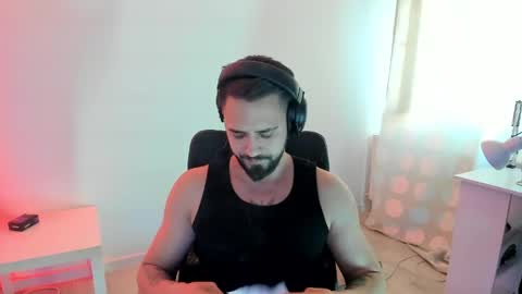 Snapshot of raulmaxel chatting on May 5, 3:36 am RaulMaxel online show from May 5, 3:36 am