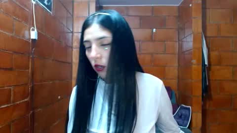 Snapshot of raven__purple chatting on January 24, 1:35 am raven__purple online show from January 24, 1:35 am