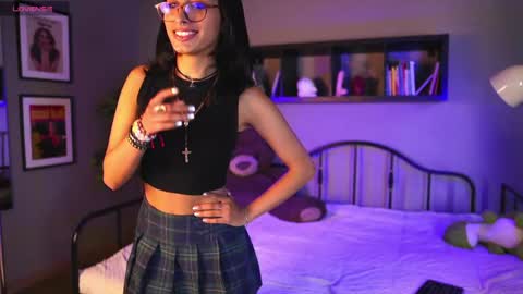 Snapshot of raven_bliss chatting on May 23, 2:32 pm raven_bliss online show from May 23, 2:32 pm
