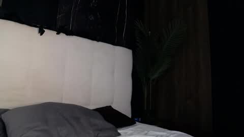 Raven Foxxy online show from May 16, 5:59 am