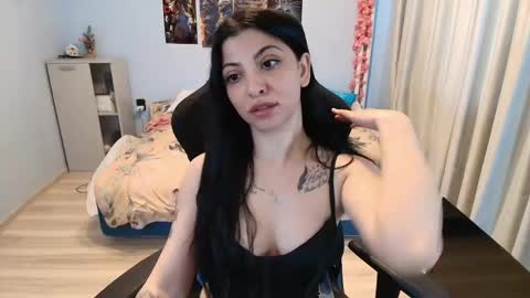 Snapshot of raven_haired_goddess chatting on April 21, 8:20 am raven_haired_goddess online show from April 21, 8:20 am