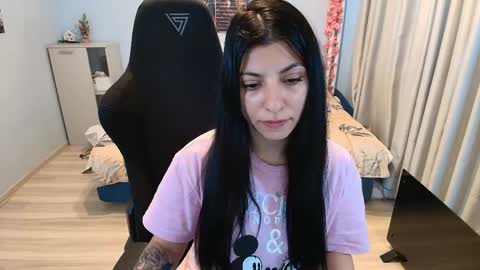 Snapshot of raven_haired_goddess chatting on April 27, 6:33 am raven_haired_goddess online show from April 27, 6:33 am