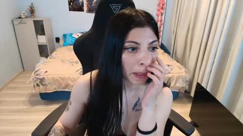 Snapshot of raven_haired_goddess chatting on May 1, 6:51 am raven_haired_goddess online show from May 1, 6:51 am