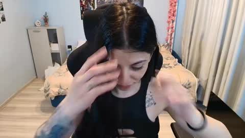Snapshot of raven_haired_goddess chatting on May 4, 7:04 am raven_haired_goddess online show from May 4, 7:04 am