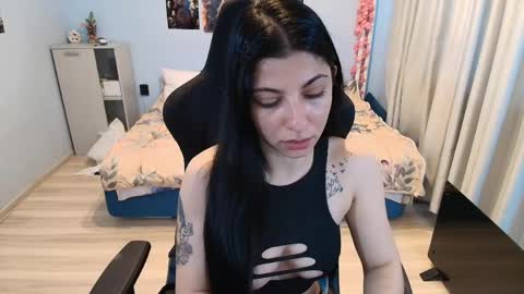 Snapshot of raven_haired_goddess chatting on May 5, 7:27 am raven_haired_goddess online show from May 5, 7:27 am
