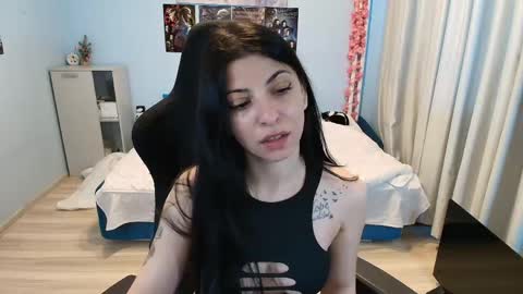 Snapshot of raven_haired_goddess chatting on May 18, 7:14 am raven_haired_goddess online show from May 18, 7:14 am