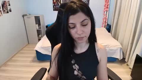 Snapshot of raven_haired_goddess chatting on June 29, 8:09 am raven_haired_goddess online show from June 29, 8:09 am