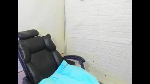Snapshot of raven_lilith69 chatting on May 12, 9:01 pm Raven online show from May 12, 9:01 pm