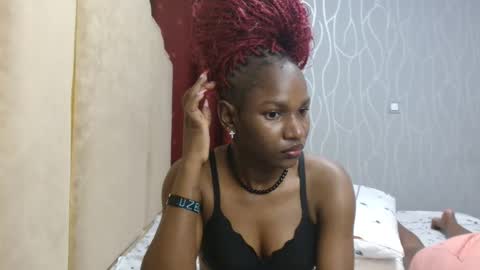 Snapshot of raven_luxe chatting on April 22, 9:27 pm Raven online show from April 22, 9:27 pm