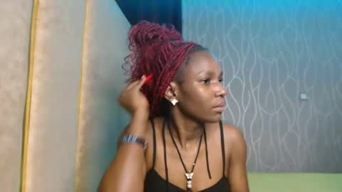 Snapshot of raven_luxe chatting on May 2, 7:19 pm Raven online show from May 2, 7:19 pm