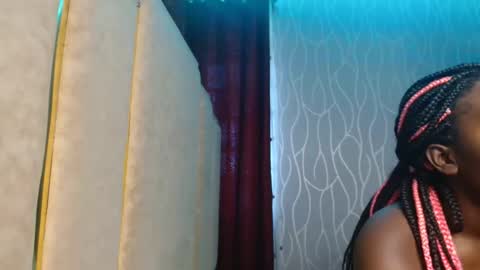 Snapshot of raven_luxe chatting on May 3, 2:01 pm Raven online show from May 3, 2:01 pm