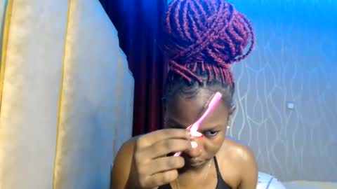 Snapshot of raven_luxe chatting on May 11, 7:11 pm Raven online show from May 11, 7:11 pm