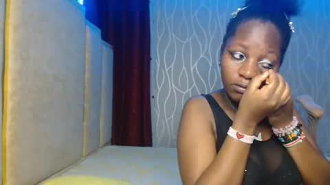 Snapshot of raven_luxe chatting on May 13, 6:38 pm Raven online show from May 13, 6:38 pm