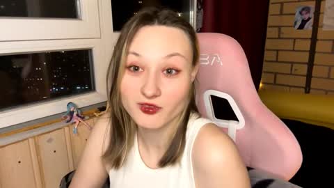 Snapshot of ravenamesbury chatting on November 1, 7:49 pm Lilith online show from November 1, 7:49 pm