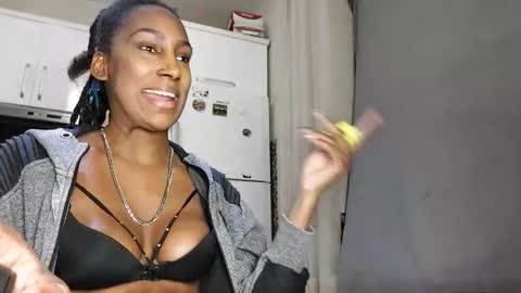 Snapshot of ravenbby chatting on April 17, 8:34 pm ravenbby online show from April 17, 8:34 pm