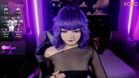 ravencollen online show from April 10, 8:02 pm