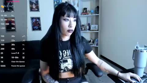 Snapshot of ravenelle_ chatting on July 9, 10:03 pm ravenelle_ online show from July 9, 10:03 pm